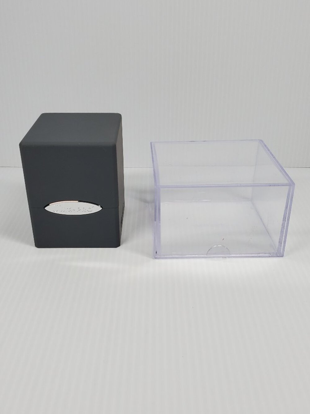 Utlra Pro Grey Deck Box and Cardguard Clear Acrylic Case for TCG/CCG Cards